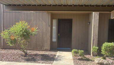 Building Photo - 833 S Avenue A