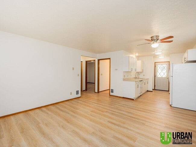 Building Photo - Upriver Dr. 3531-3533 E