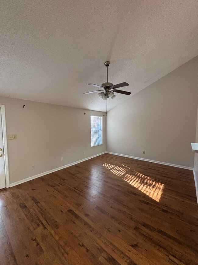 Building Photo - Cozy 3bd/2bth Condo in Powell - Minutes for UT & Downtown Knoxville!