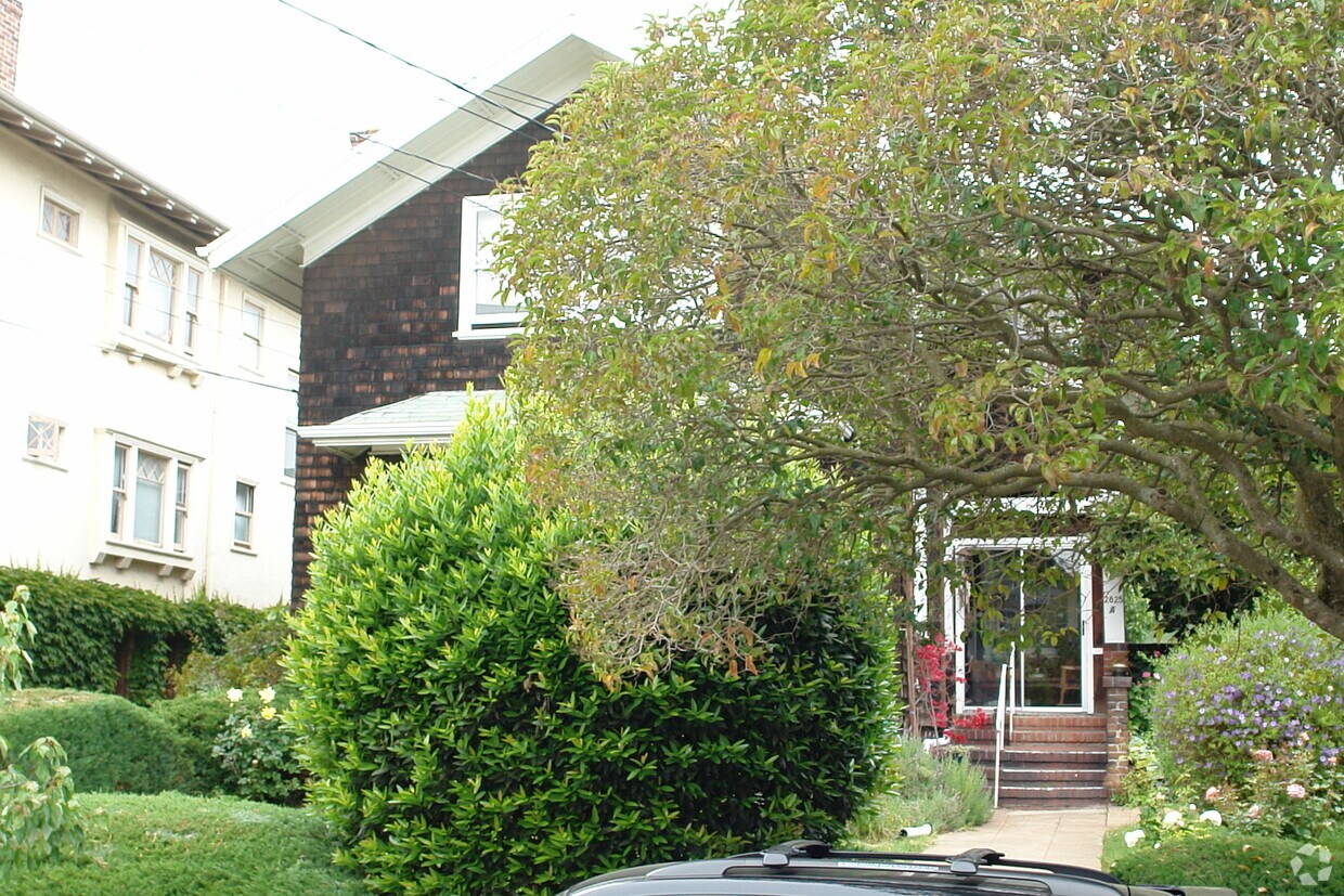 Building Photo - 2823-2825 Hillegass Ave