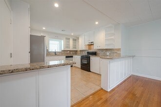 Building Photo - 4923 Poinciana Dr