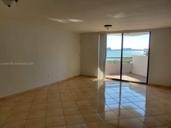 Foto del edificio - 555 NE 30th St