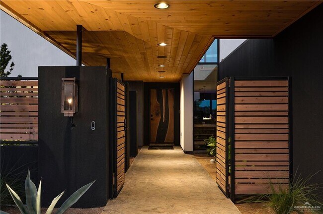 Foto del edificio - 2400 Thames Dr