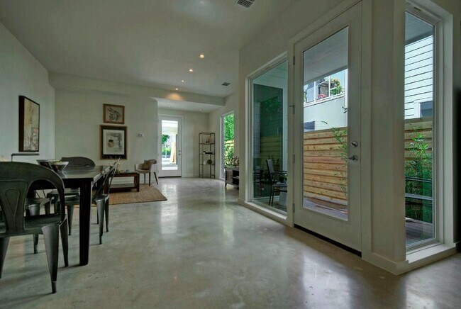 Foto del edificio - 1610 Ravey St