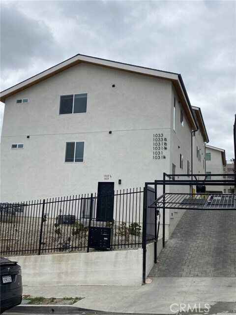 Foto del edificio - 1033 N Cummings St
