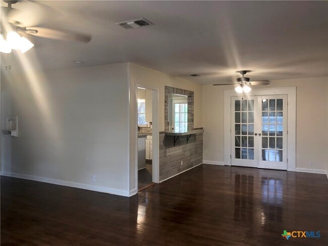 Building Photo - 1002 Hazelton St