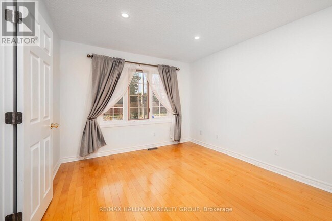 Photo du bâtiment - 45 Tartan Dr