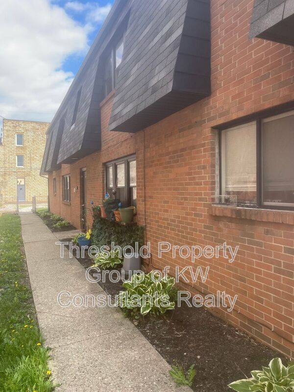 Building Photo - 1170 Bryden Rd