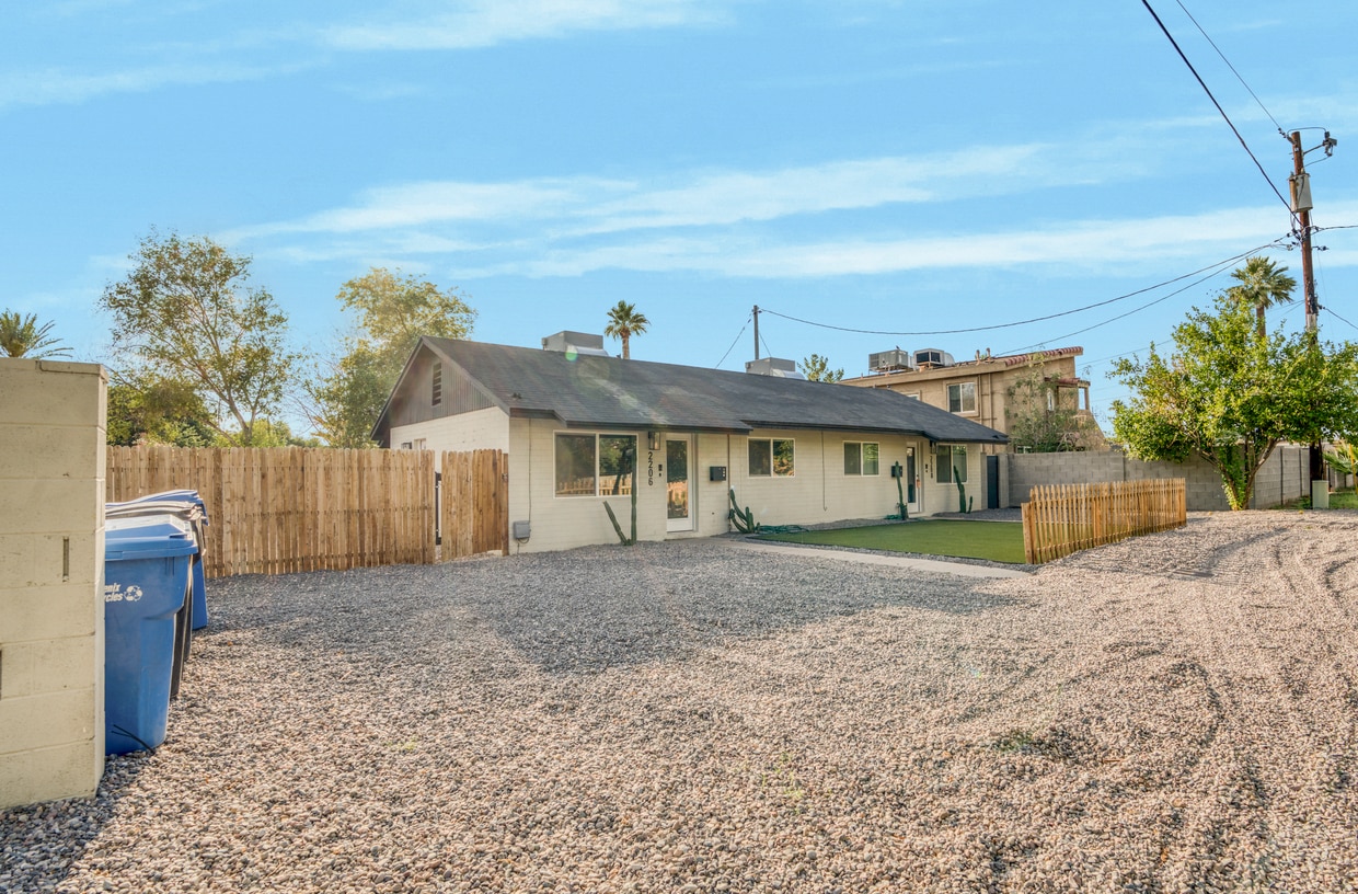 Primary Photo - 2208 N 26th St