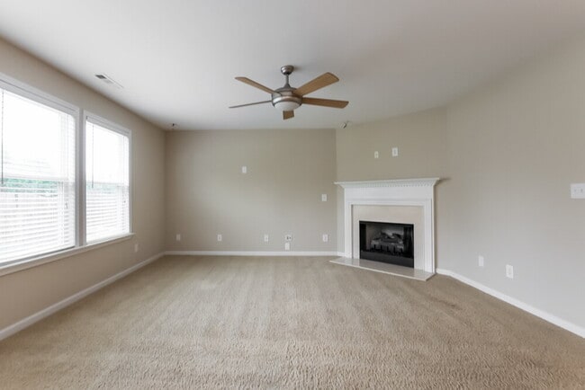 Building Photo - 15 Timber Ln