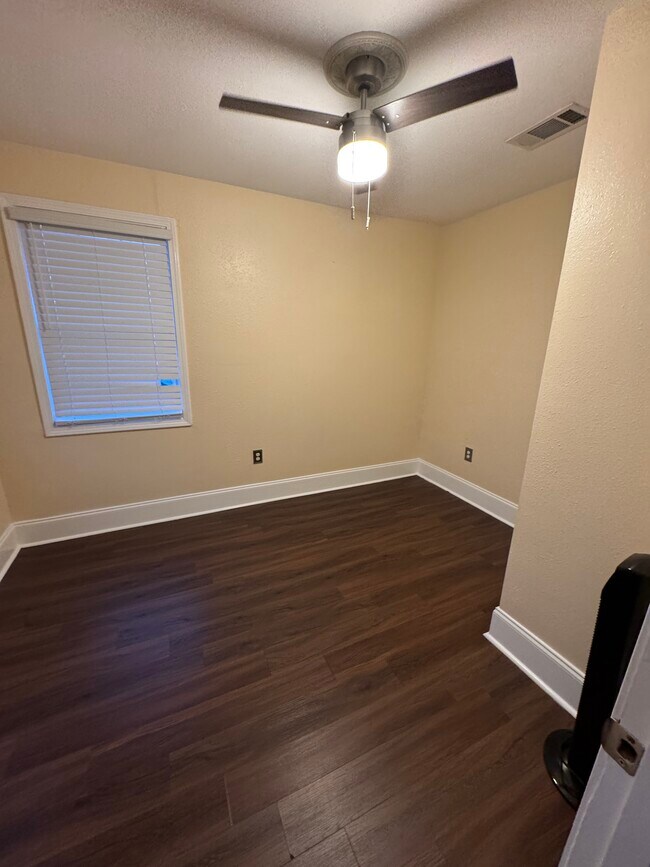 Foto del edificio - 2653 Madrid St