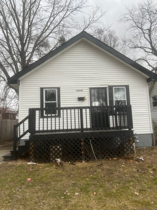 Building Photo - 2 bedroom/ 1 bathroom Detroit's Westside Home