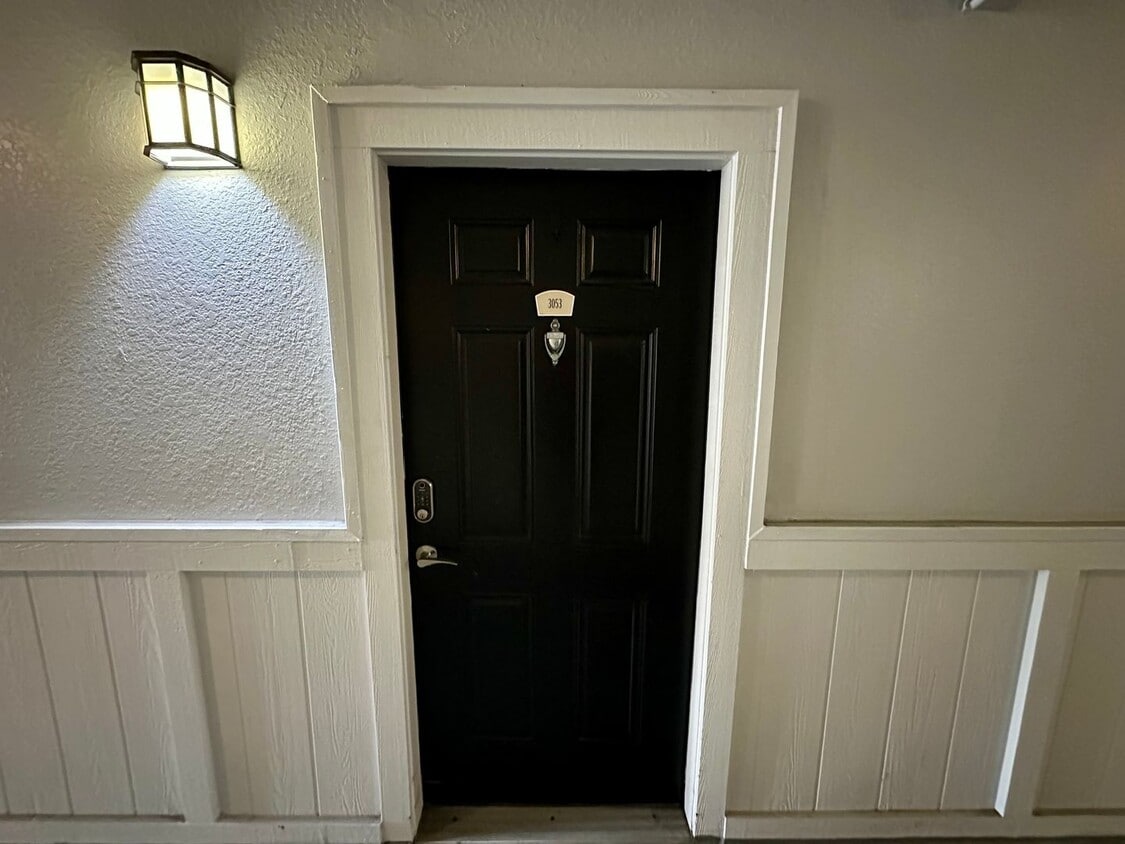Primary Photo - Chic 1-Bed, 1-Bath Apartment in the Heart ...