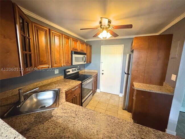 Foto del edificio - 2324 S Cypress Bend Dr