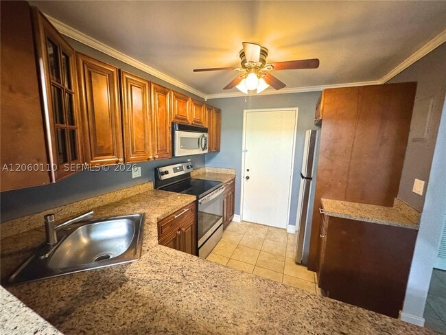 Building Photo - 2324 S Cypress Bend Dr