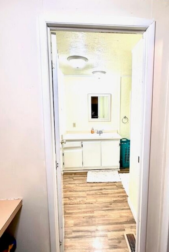 Foto del edificio - 62 Erickson Ave