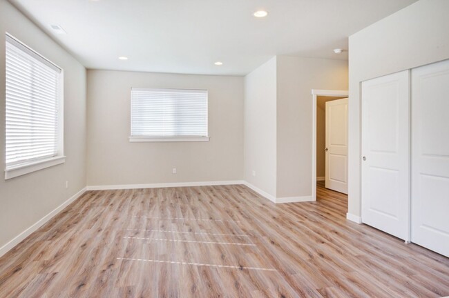 Building Photo - Newly Built 4bd 2.5ba in LSSD