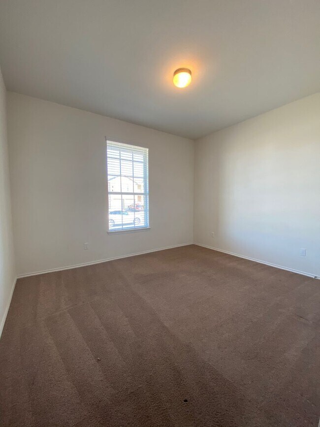 Building Photo - Need space? Huge 2 story home in Trimmier Estates!