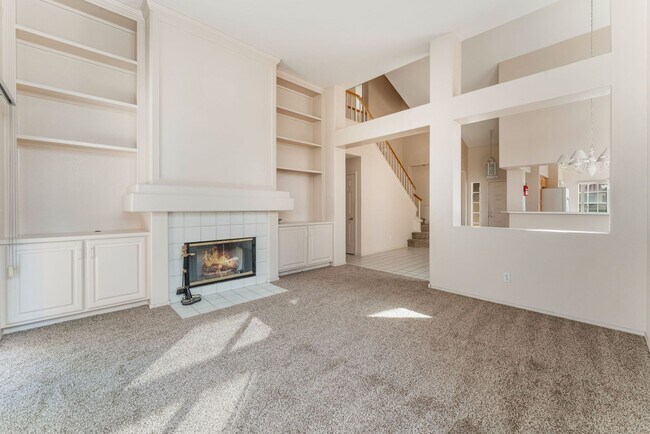 Foto del edificio - Southwest Las Vegas Living with Vaulted Ceilings Located In A 55+ Community!
