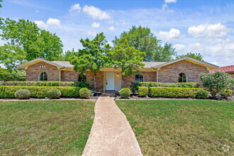 Building Photo - 444 Baker Dr
