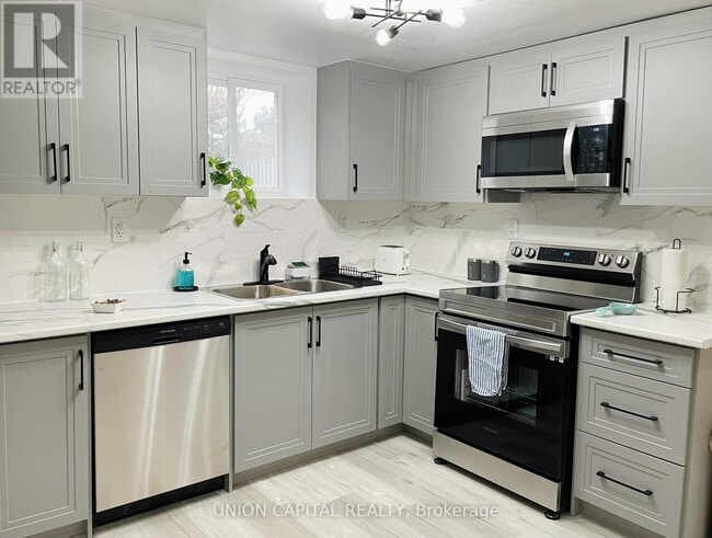 Building Photo - 274 Harrowsmith Dr