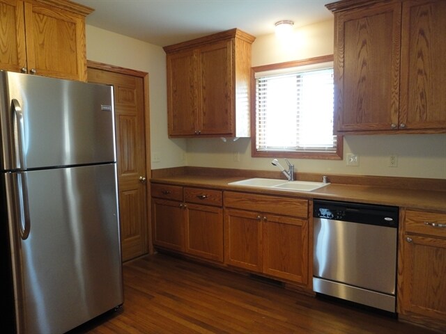 Building Photo - 417 Willow Ln