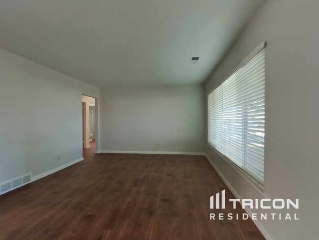 Building Photo - 2749 El Rey St