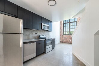 Building Photo - 3003 W Glenwood Ave