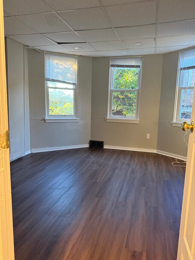 Dormitorio n.º 2 de la primera planta - 1644 Westmont Ave