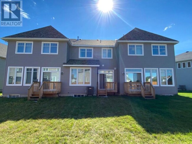 Building Photo - 1520 Davenport Cres