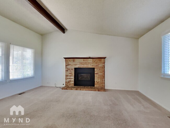 Foto del edificio - 511 Snowy Owl Pl