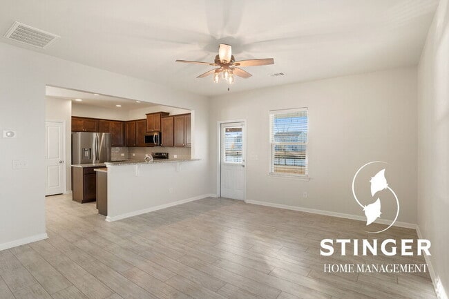 Building Photo - 71 Saluda Way