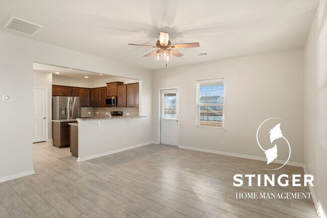 Foto del edificio - 71 Saluda Way