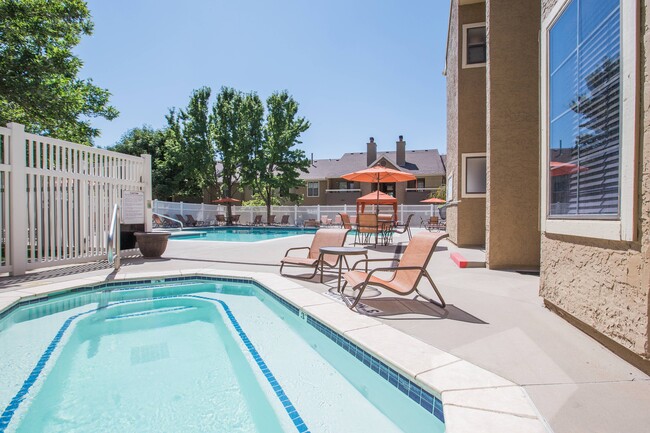 Cottonwood Apartments, el jacuzzi y la piscina - Cottonwood Apartments