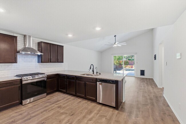 Building Photo - The Perfect Blend of Comfort and Community...