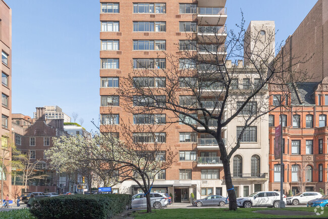 Building Photo - 715 Park Ave