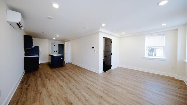 Foto del edificio - 6832 Ridge Ave