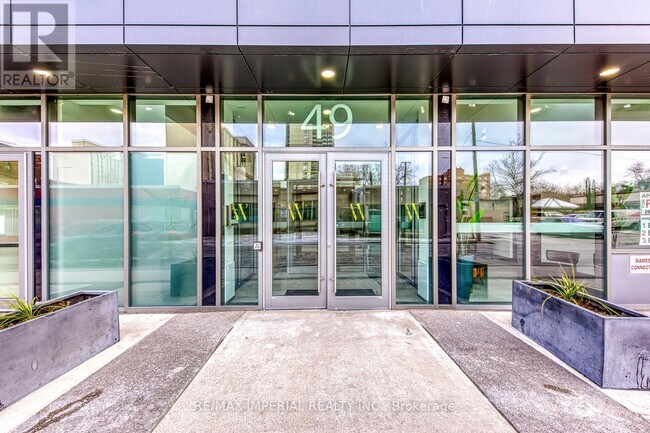 Building Photo - 49 Walnut St S