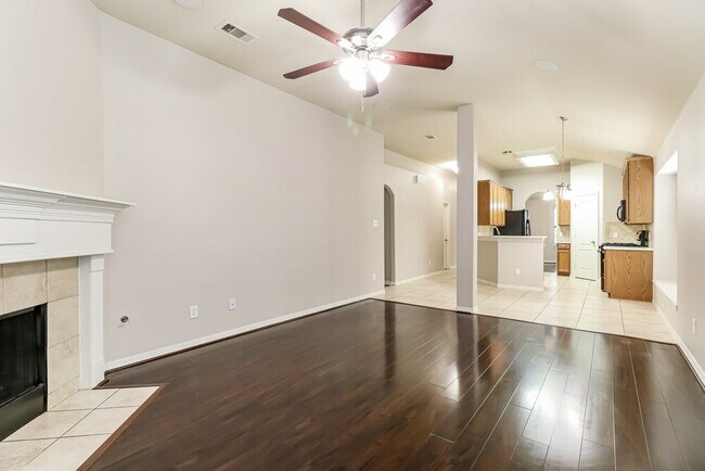 Foto del edificio - 969 Oak Lynn Dr