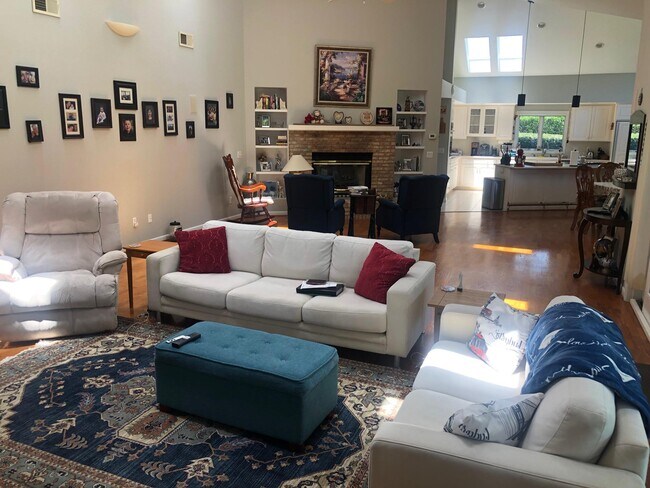 Foto del edificio - 1548 Glenlake Cir