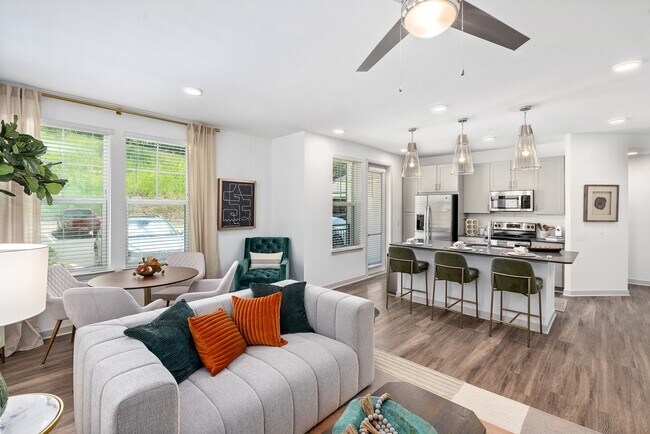 Cocina y sala de estar - Overture Tributary 55+ Active Adult Apartment Homes