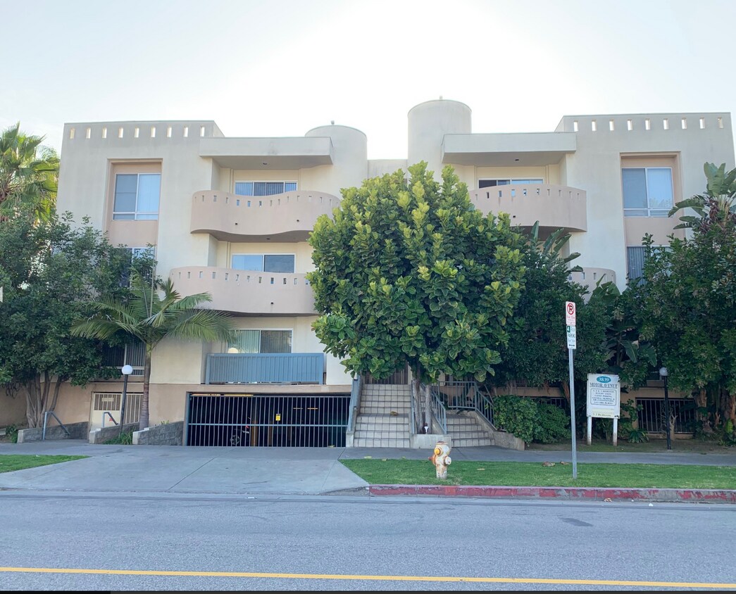 Primary Photo - 3839 Motor Ave