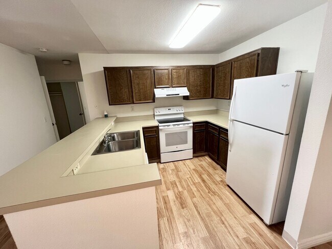 Building Photo - Mission Valley Condo for Rent | 1 Bed • 1 Bath | Resort-Style Community