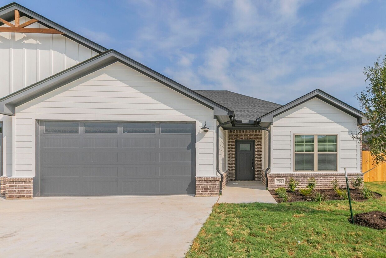 Primary Photo - Wind Sail Duplex I