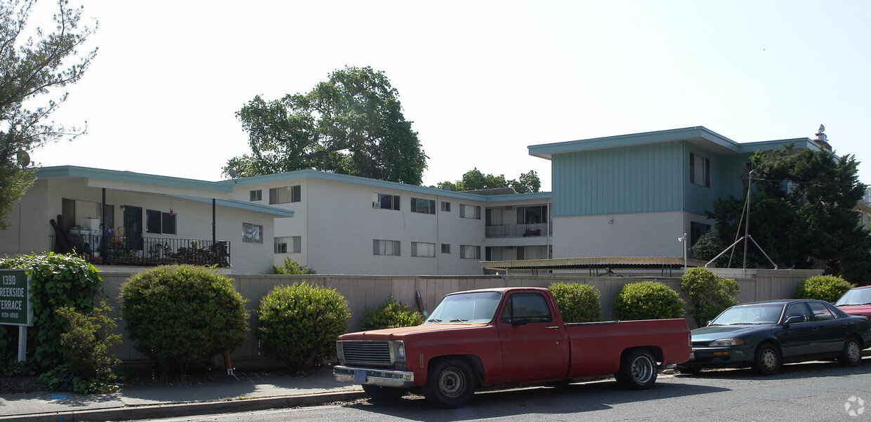 Building Photo - La Casa Del Rio Apartments