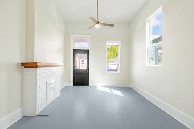 Building Photo - 618 Valence St