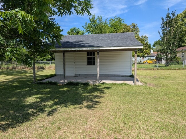 storage shed - 110 Nunn St