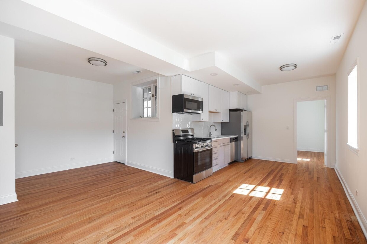Photo - 3107 North Harding Avenue #2E