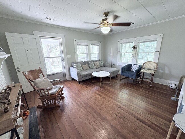 Foto del edificio - 102 Old Central Rd