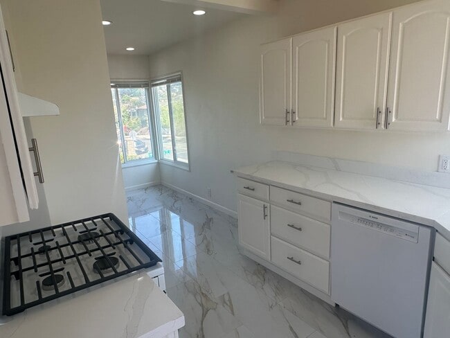Foto del edificio - 2774 Madera Ave- 2407 LB/ 2029 L/ 2027 R